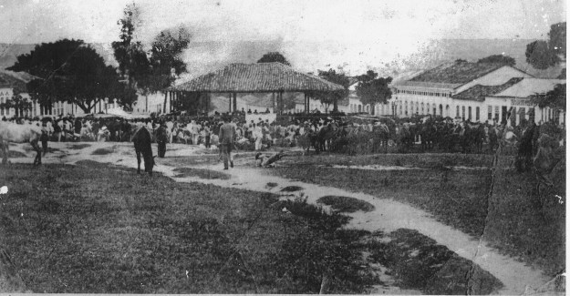 Barracão-da-Rua-Grande-fotografado-em-1911